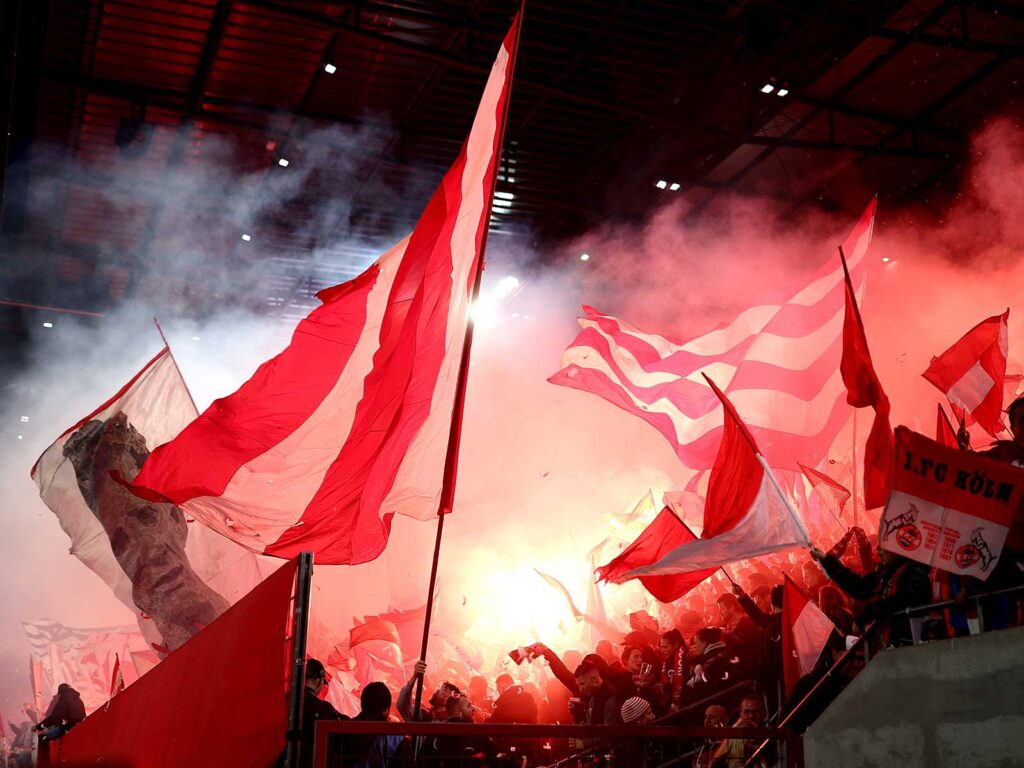 Pyrotechnik im Stadion des 1. FC Köln