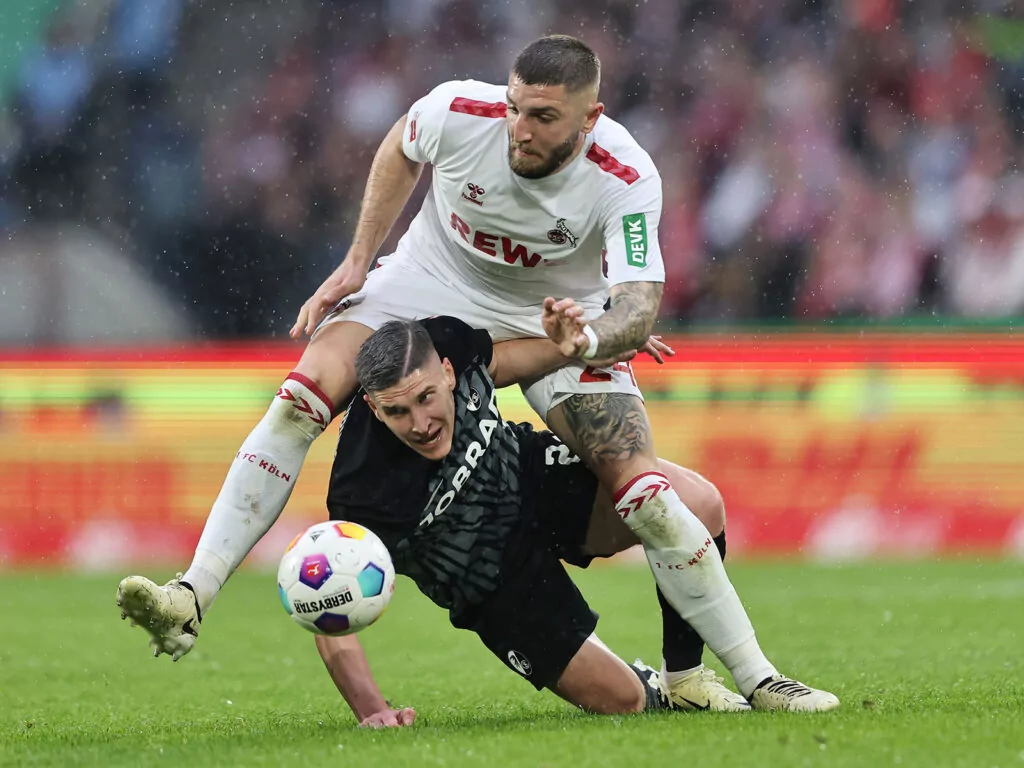 Jeff Chabot dirigiert seine Mannschaft und wird gegen Berlin wieder dabei sein effzeh 1 FC Köln Abstiegskampf Klassenerhalt Müngersdorf 