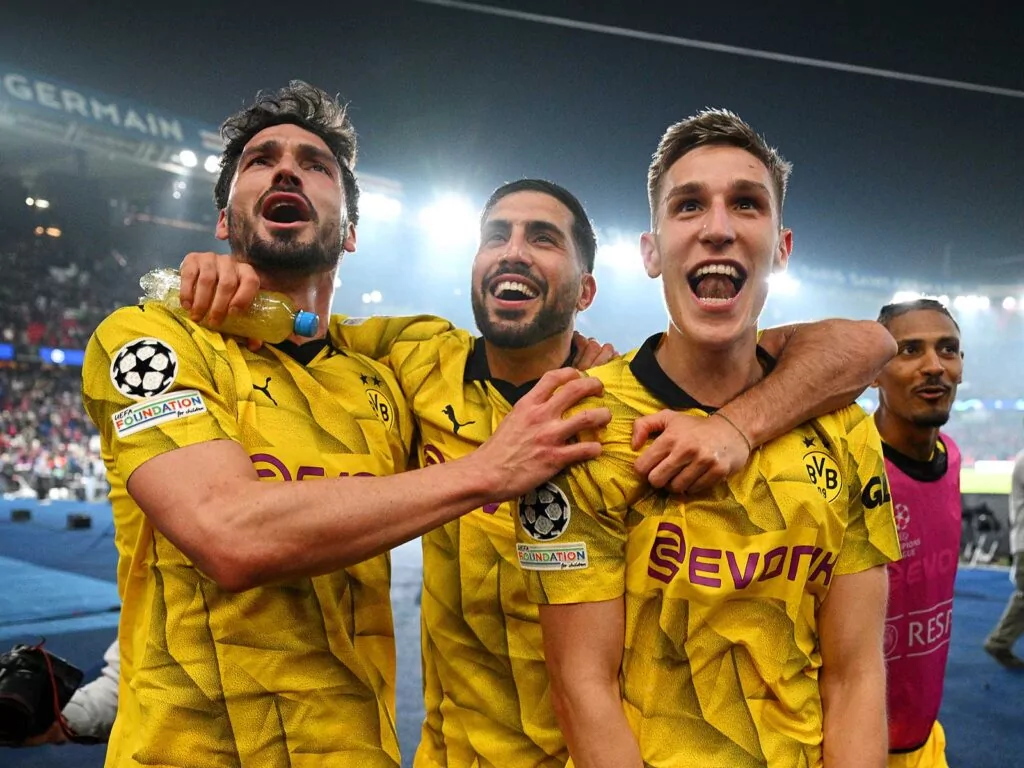 Mats Hummels und die Spieler des BVB seiern das Erreichen des Champions League Finales. Am Samstag spielt der BVB gegen den FC-Konkurrenten Mainz. Abstiegskampf effzeh 1 FC Köln Klassenerhalt