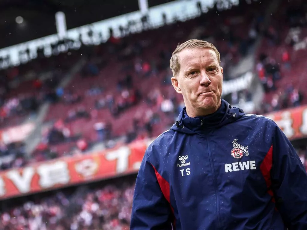 Timo Schultz im Kölner Stadion. Am Samstag muss ein Sieg her für den 1. FC Köln. Effzeh Abstiegskampf Klassenerhalt