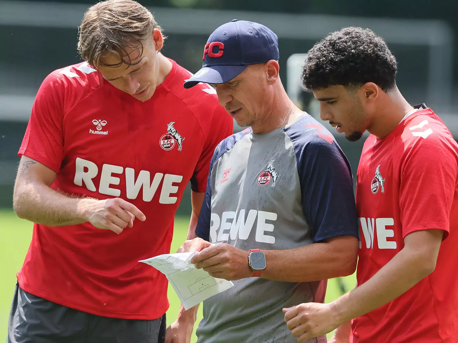 Gerhard Struber vom 1. FC Köln mit Fayssal Harchaoui.
