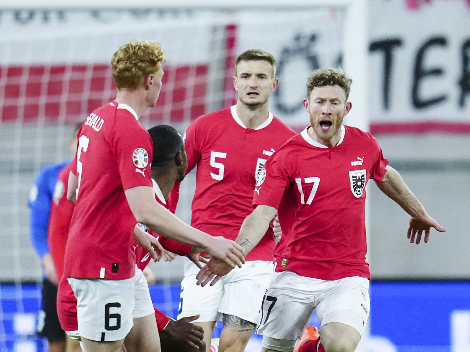 Florian Kainz bereitet ein Tor für die Nationalmannschaft Österreichs vor