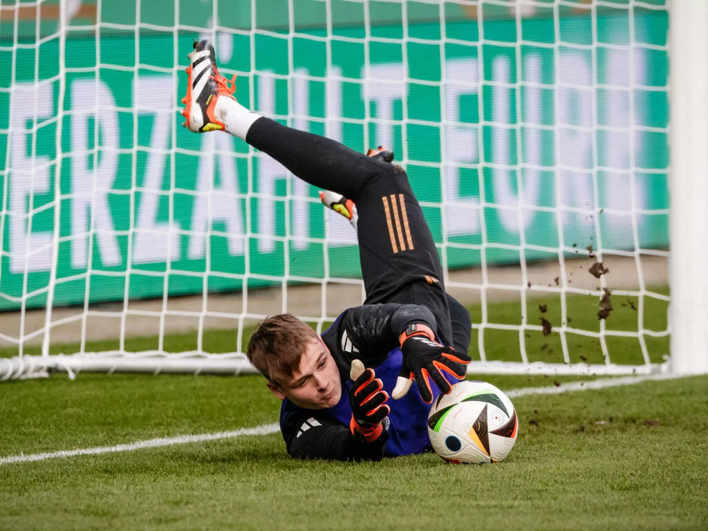 Jonas Urbig vom 1. FC Köln