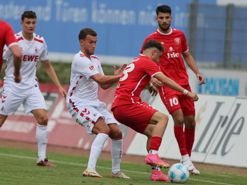 1. FC Köln gewinnt Test gegen Siegen