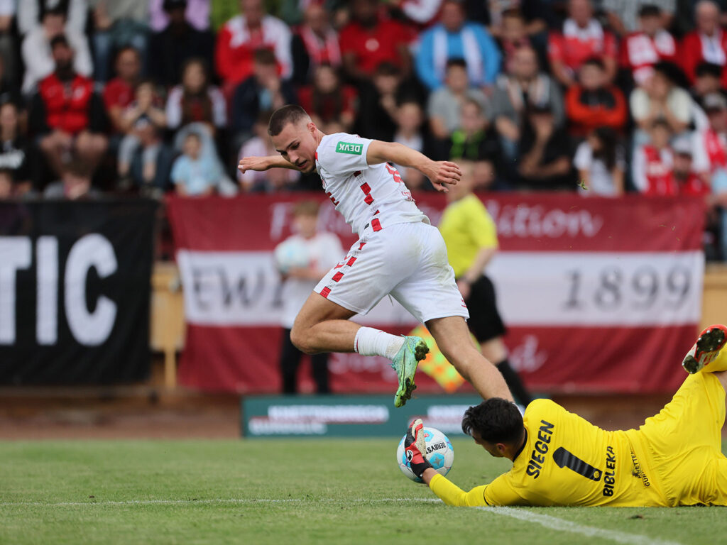 1. FC Köln gewinnt Test gegen Siegen