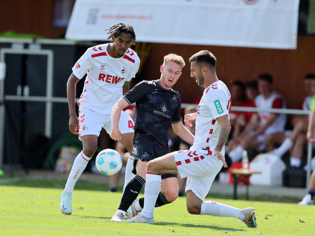 Sargis Adamyan und Damion Downs vom  1. FC Köln