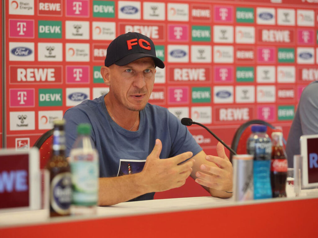 Gerhard Struber auf der Pressekonferenz des 1. FC Köln