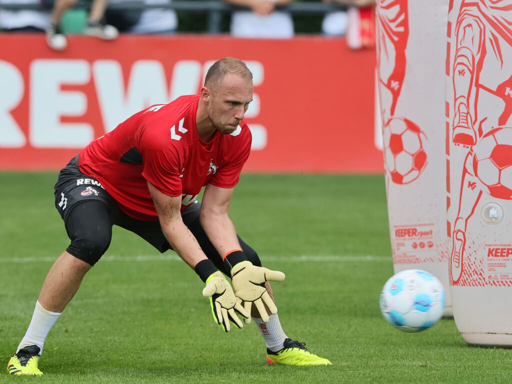 Marvin Schwäbe beim Training des 1. FC Köln