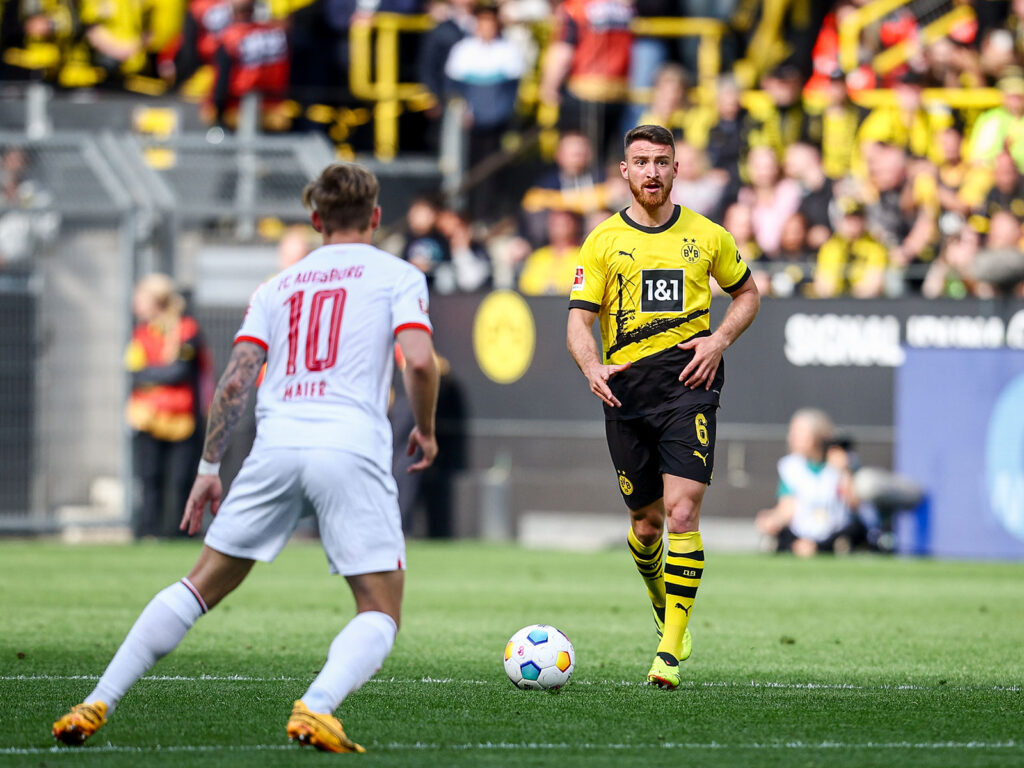 Salih Özcan im Trikot des BVB