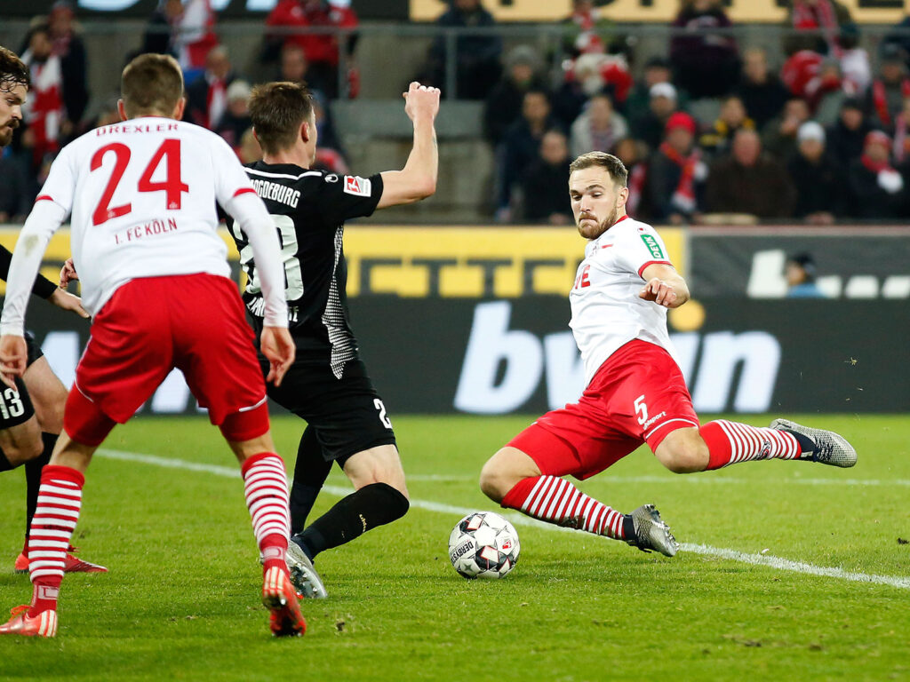 Rafael Czichos im Duell des 1. FC Köln gegen den 1. FC Magdeburg