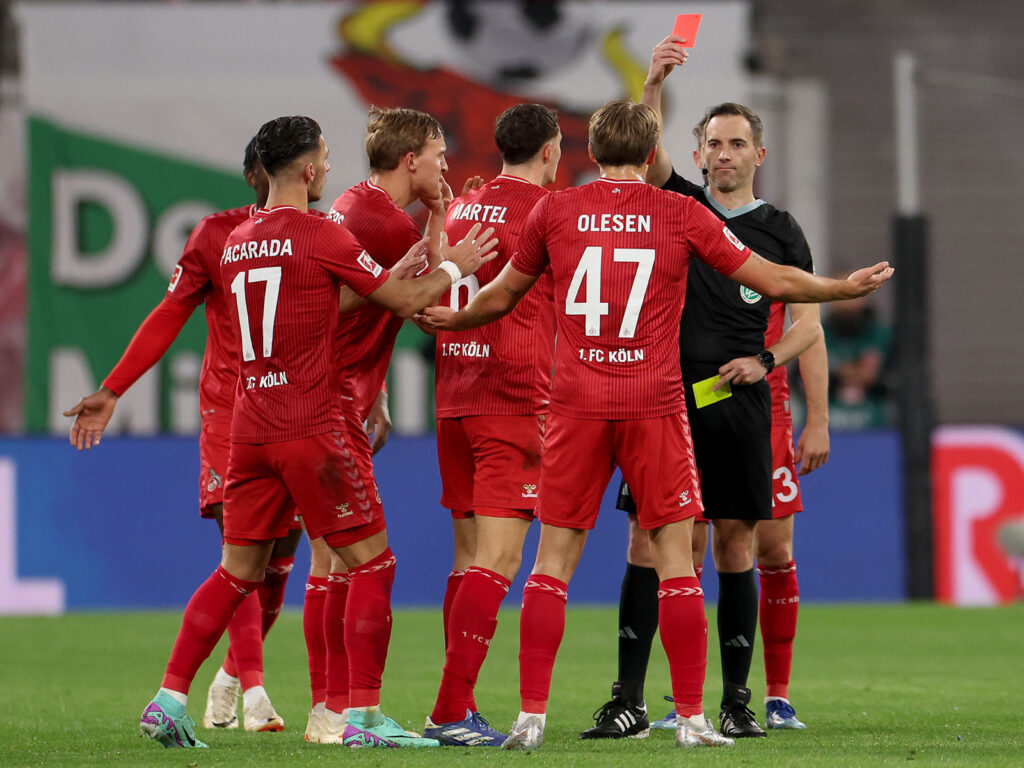 Schiedsrichter Benjamin Brand beim Spiel des 1. FC Köln