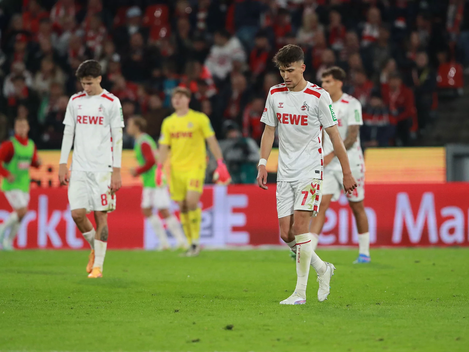 Enttäuschte Spieler des 1. FC Köln