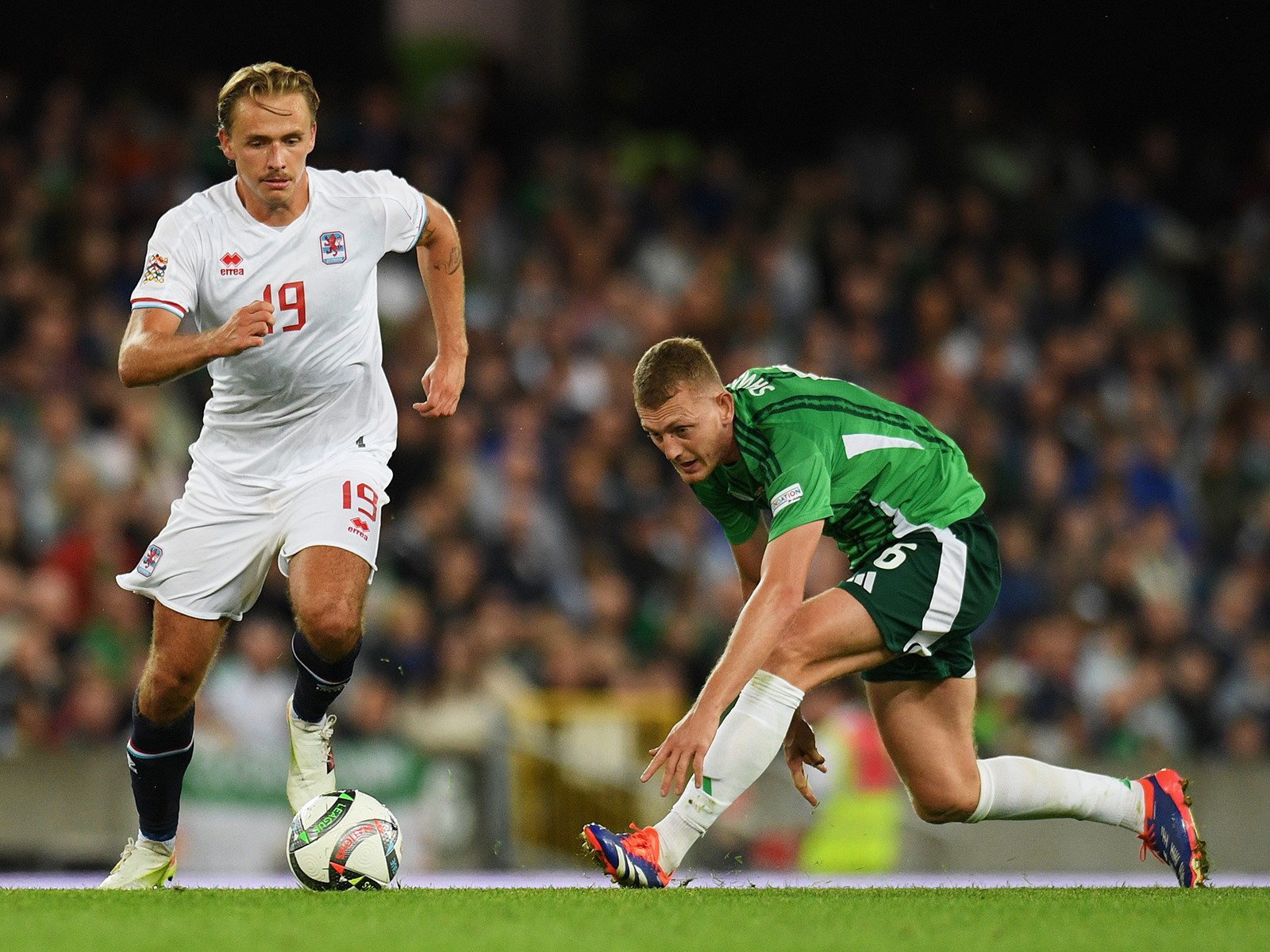 Mathias Olesen vom 1. FC Köln spielt mit Luxemburg