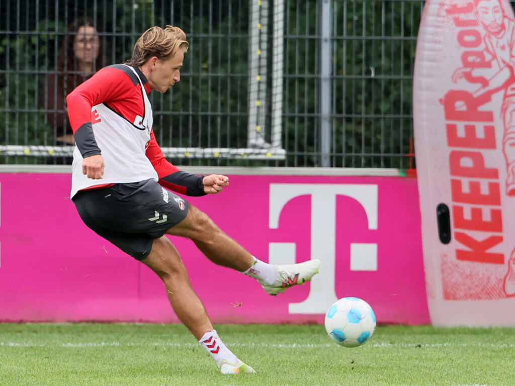 Mathias Olesen beim Training des 1. FC Köln