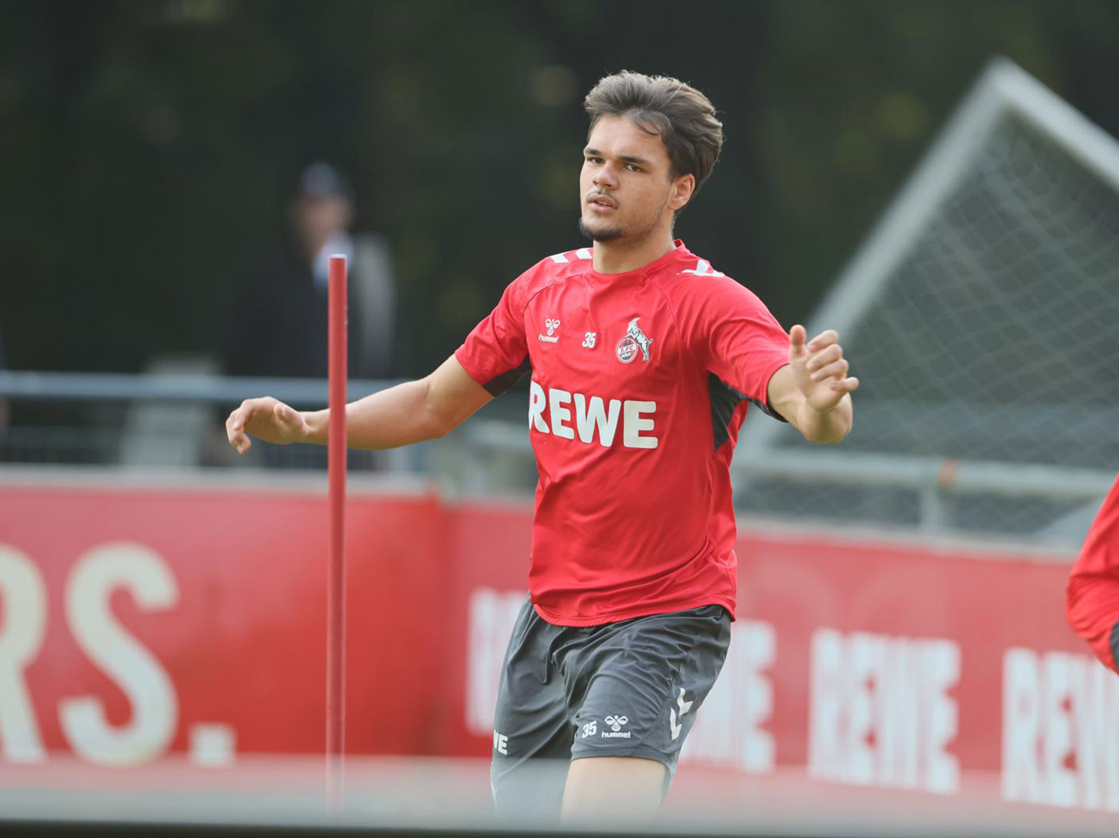 Max Finkgräfe beim Training des 1. FC Köln