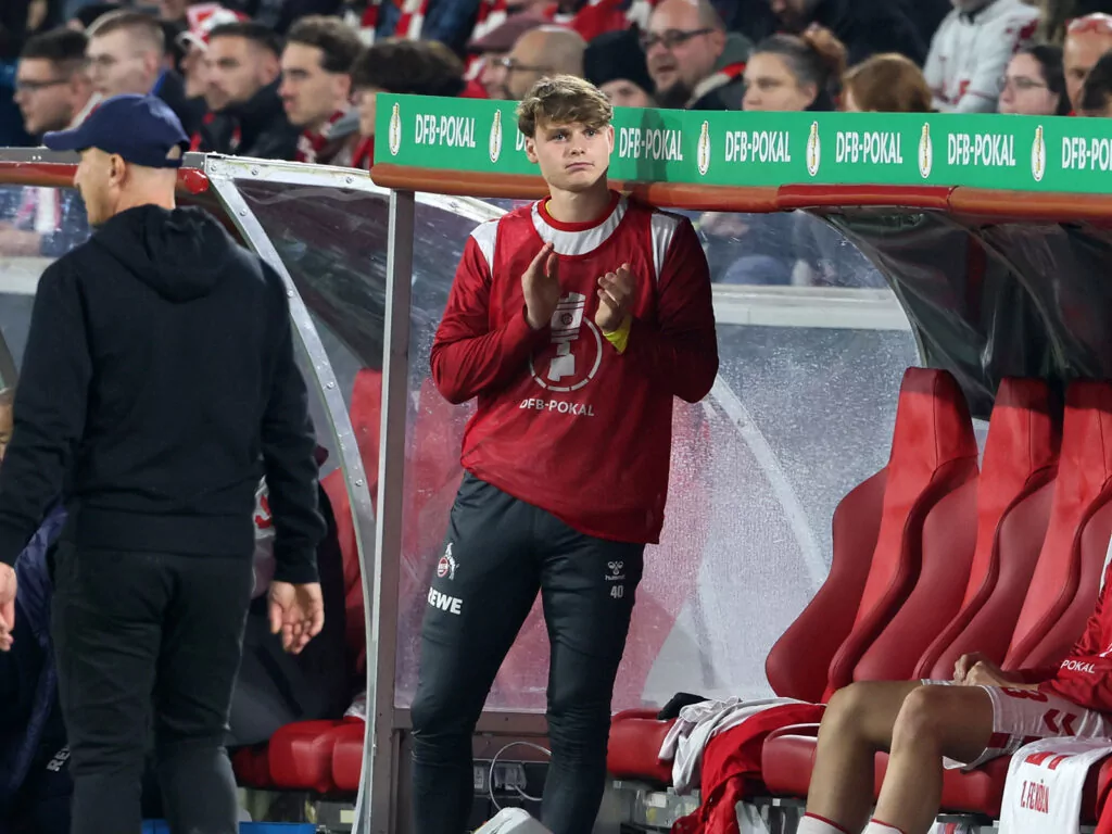 Jonas Urbig beim DFB-Pokalspiel des 1. FC Köln