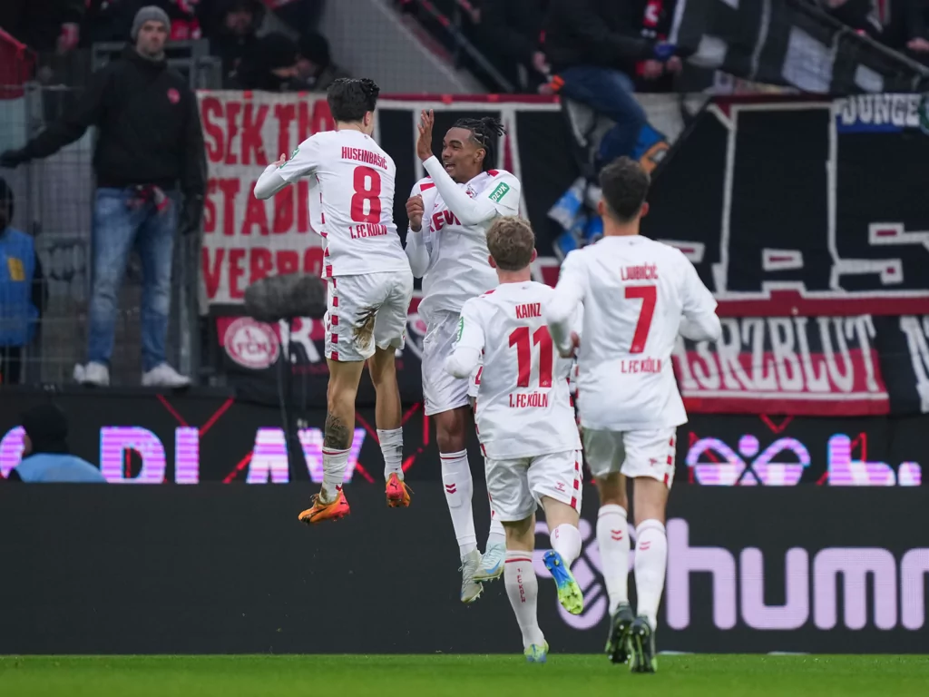 Spieler des 1. FC Köln jubeln