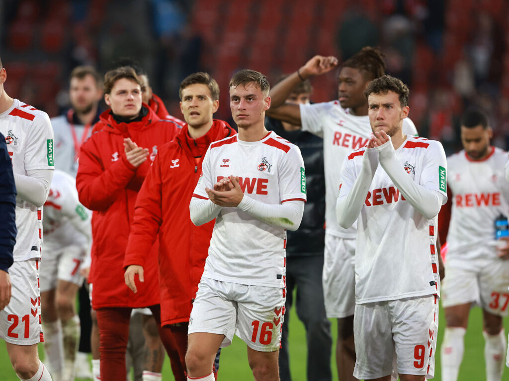 Marvin Obuz mit weiteren Spielern des 1. FC Köln