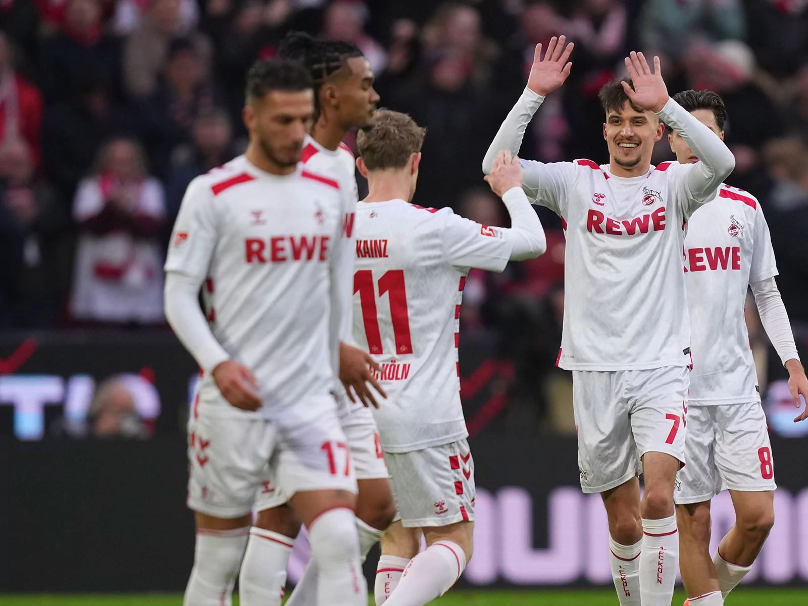 Spieler vom 1. FC Köln jubeln