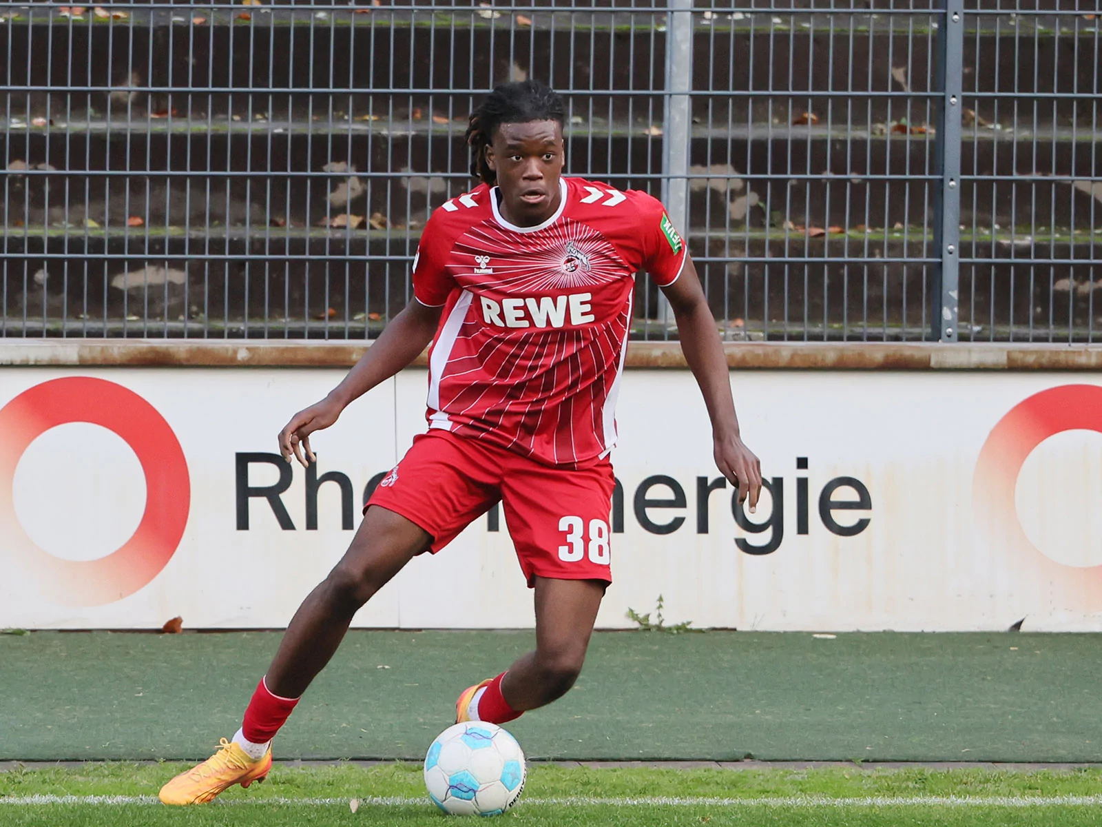 Elias Bakatukanda beim 1. FC Köln