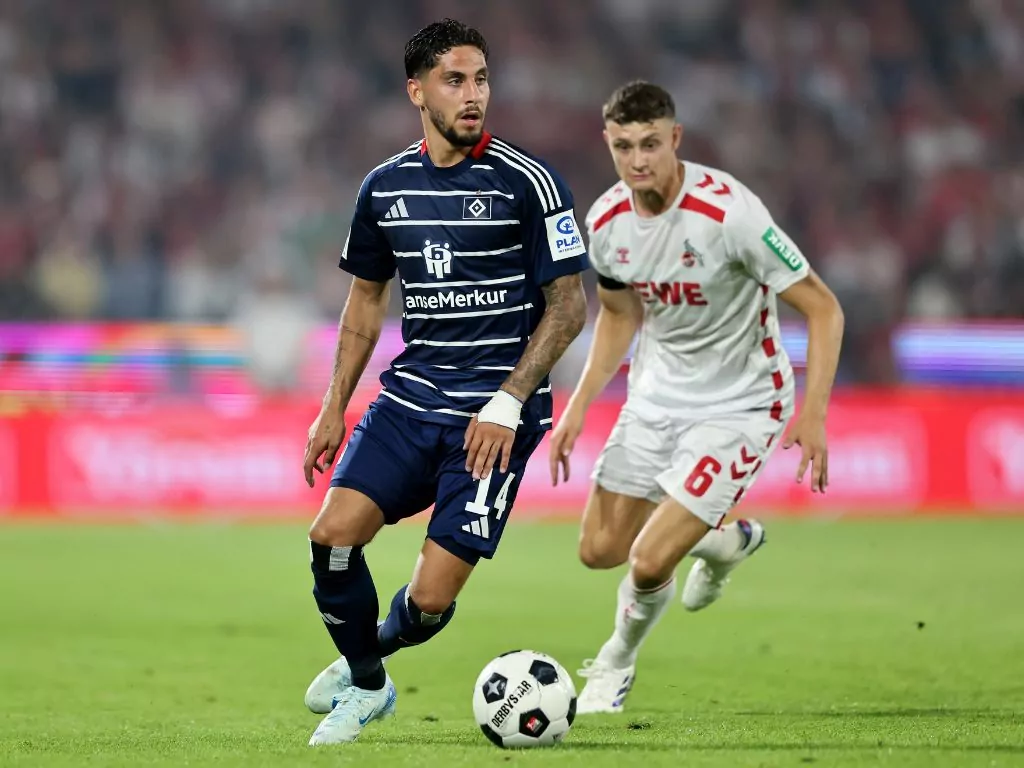 ric Martel verteidigt gegen den Hamburger SV.