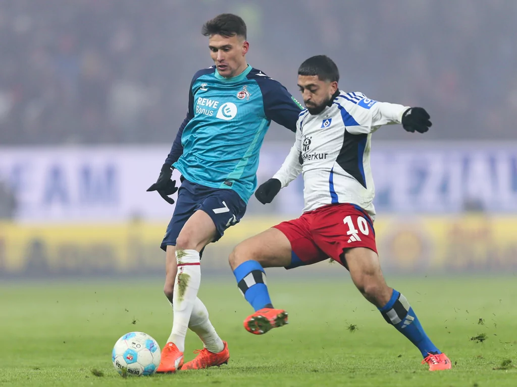 Dejan Ljubicic im Zweikampf beim Duell gegen den HSV