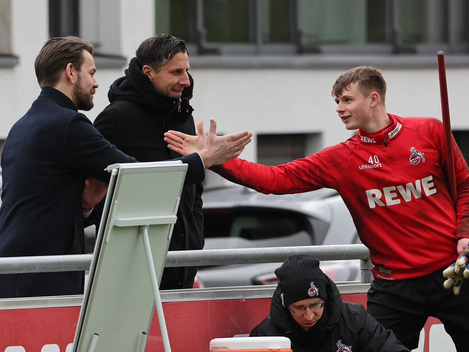 Jonas Urbig mit Thomas Kessler und Christian Keller