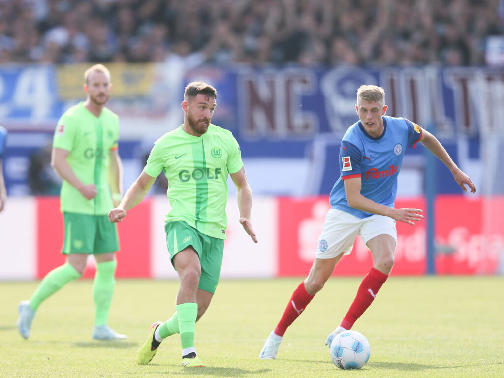 Salih Özcan im Trikot des VfL Wolfsburg