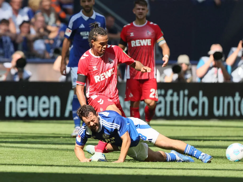 Mit vollem Einsatz: Damion Downs im Duell gegen Schalke