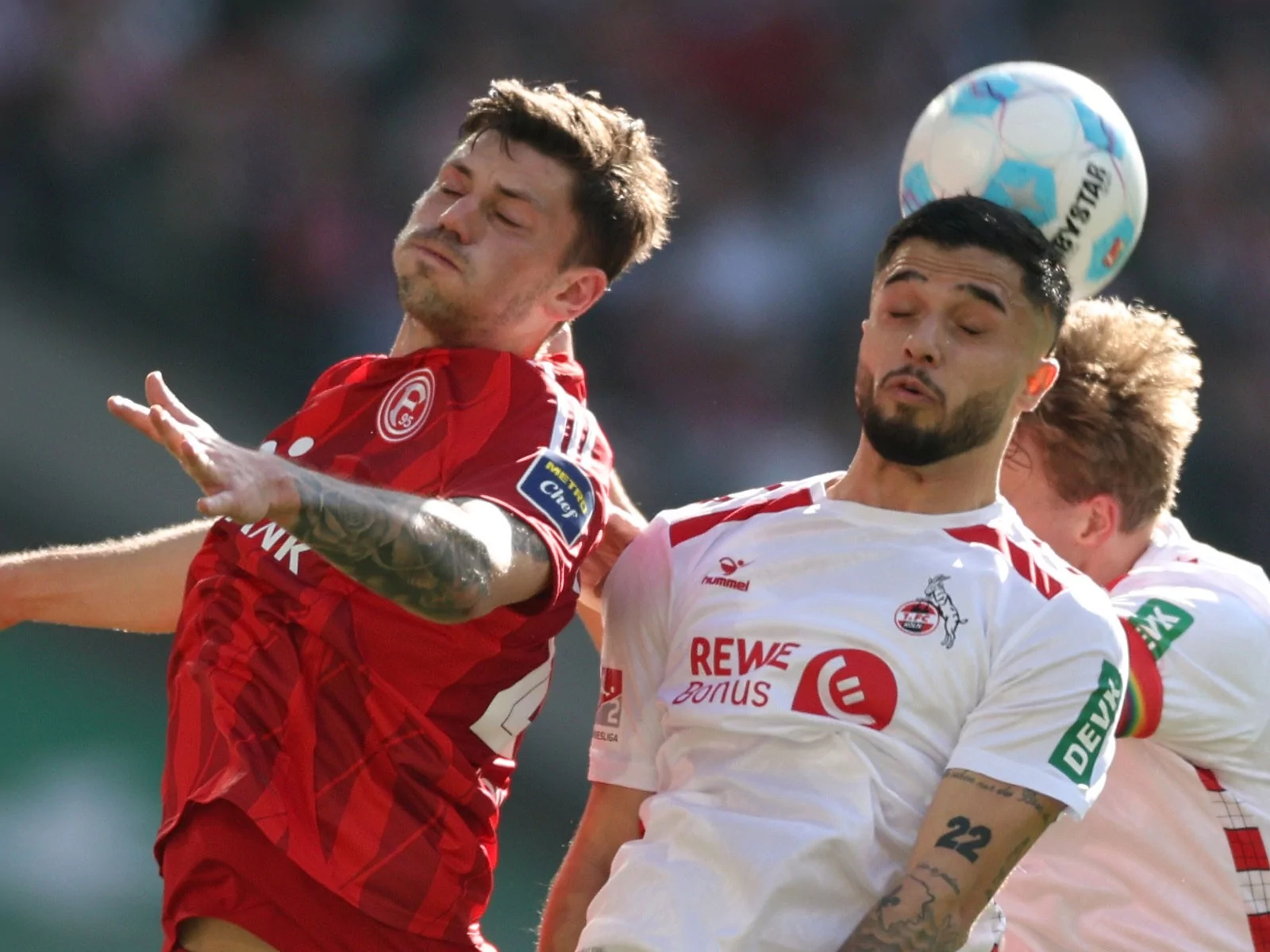 Jusuf Gazibegovic im Kopfballduell