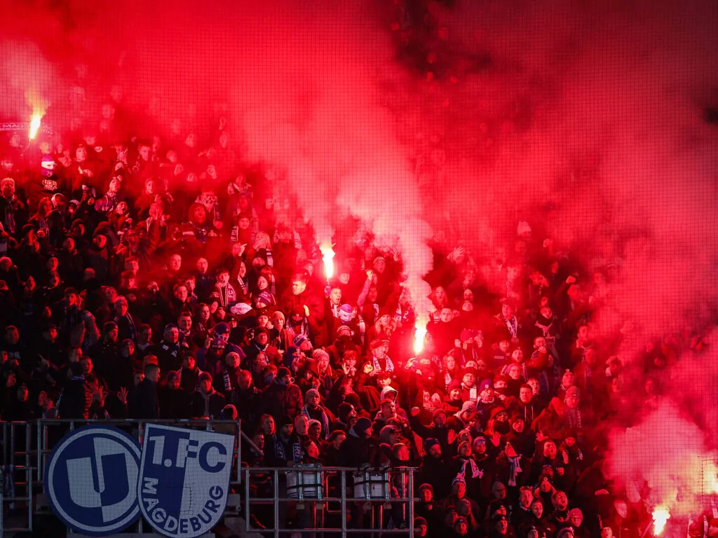 Während des Spiels zwischen dem 1. FC Magdeburg und dem 1. FC Köln