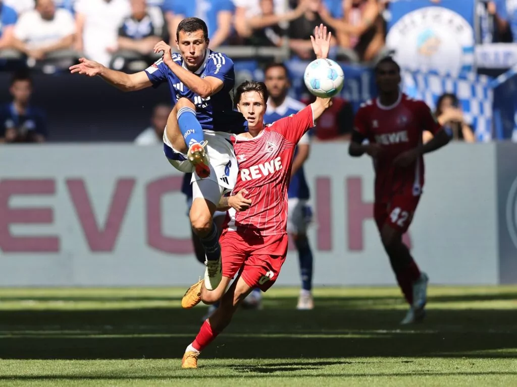 1. FC Köln im Duell mit Schalke 04