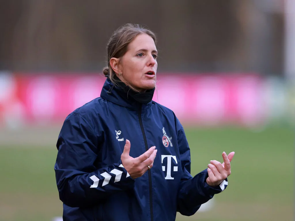 Britta Carlson beim Training des 1. FC Köln