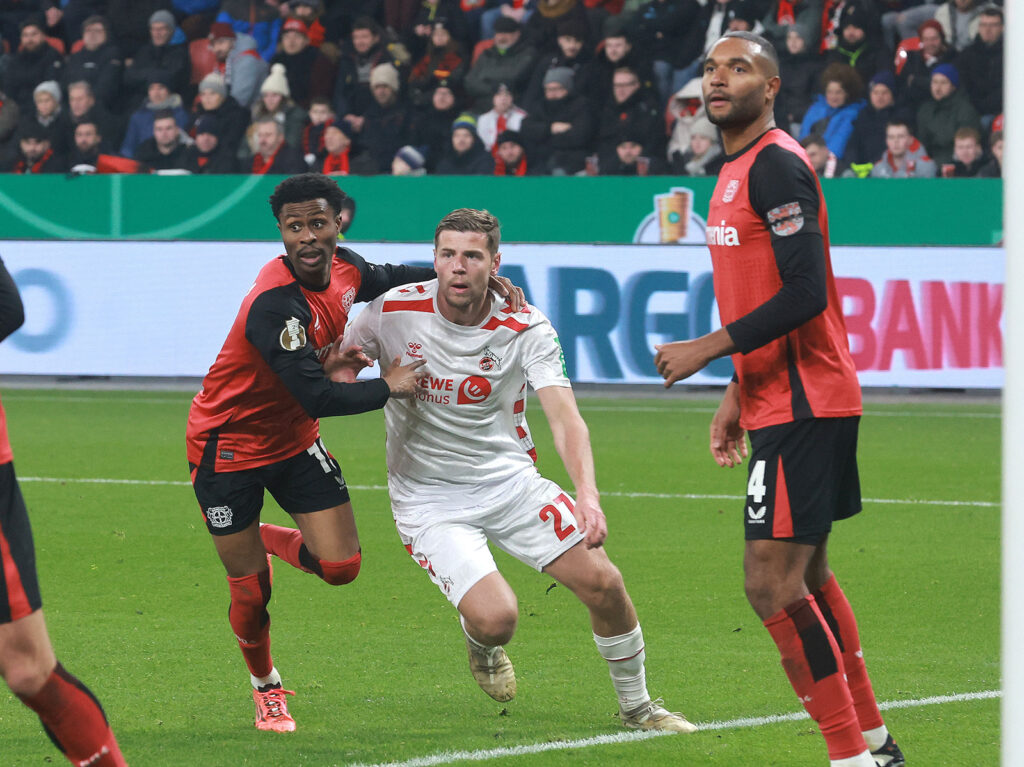 Imad Rondic im Duell gegen Bayer Leverkusen