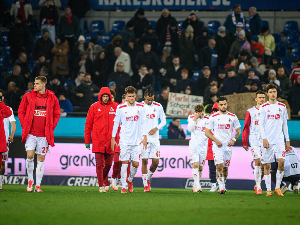 Die Spieler des 1. FC Köln sind nach der Niederlage enttäuscht