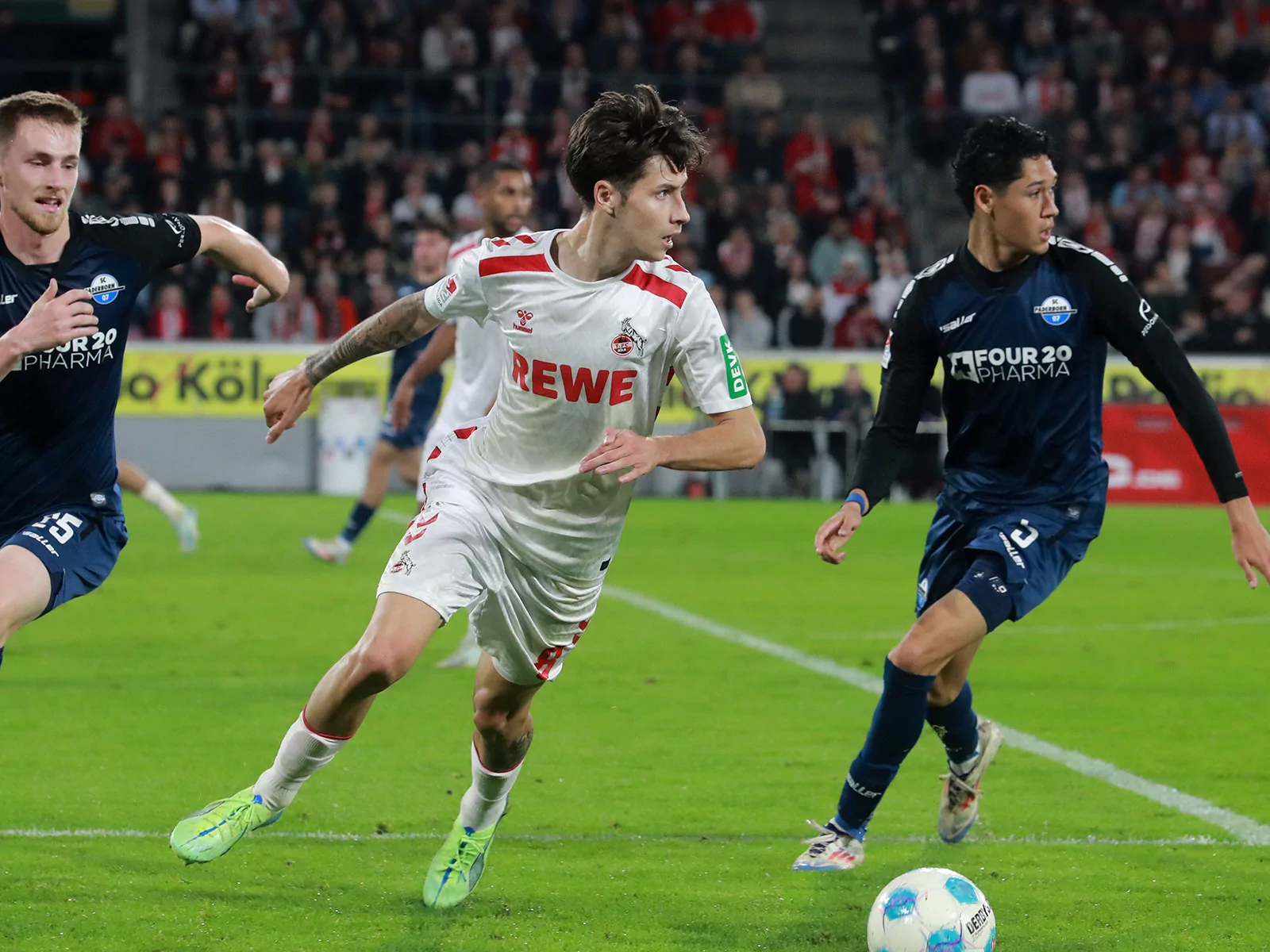 Denis Huseinbasic im Duell gegen den SC Paderborn
