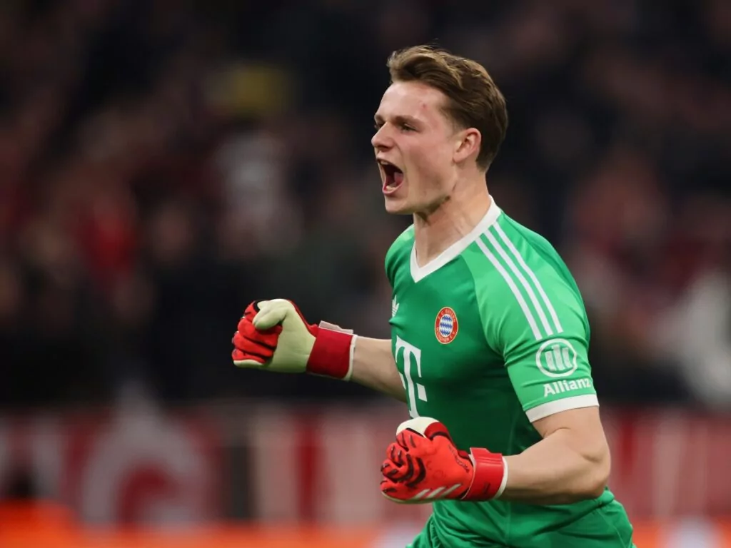 Jonas Urbig gibt Champions-League-Debüt