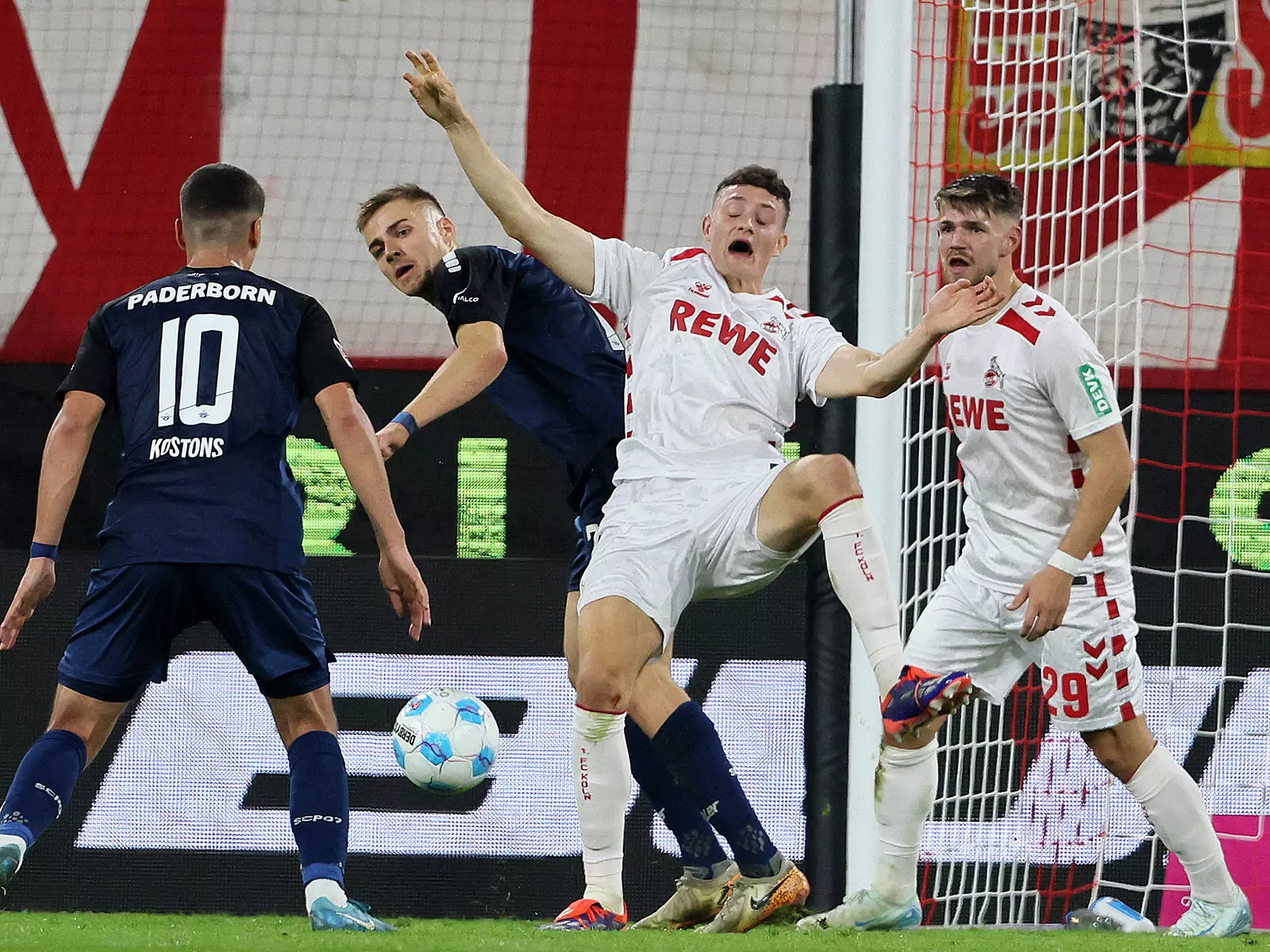 Eric Martel im Hinspiel des 1. FC Köln gegen den SC Paderborn