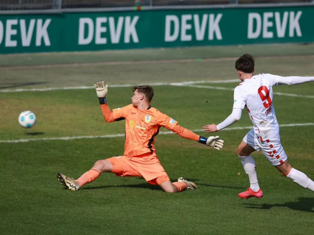 Jaka Potocnik trifft für die UI21 des 1. FC Köln gegen Düren