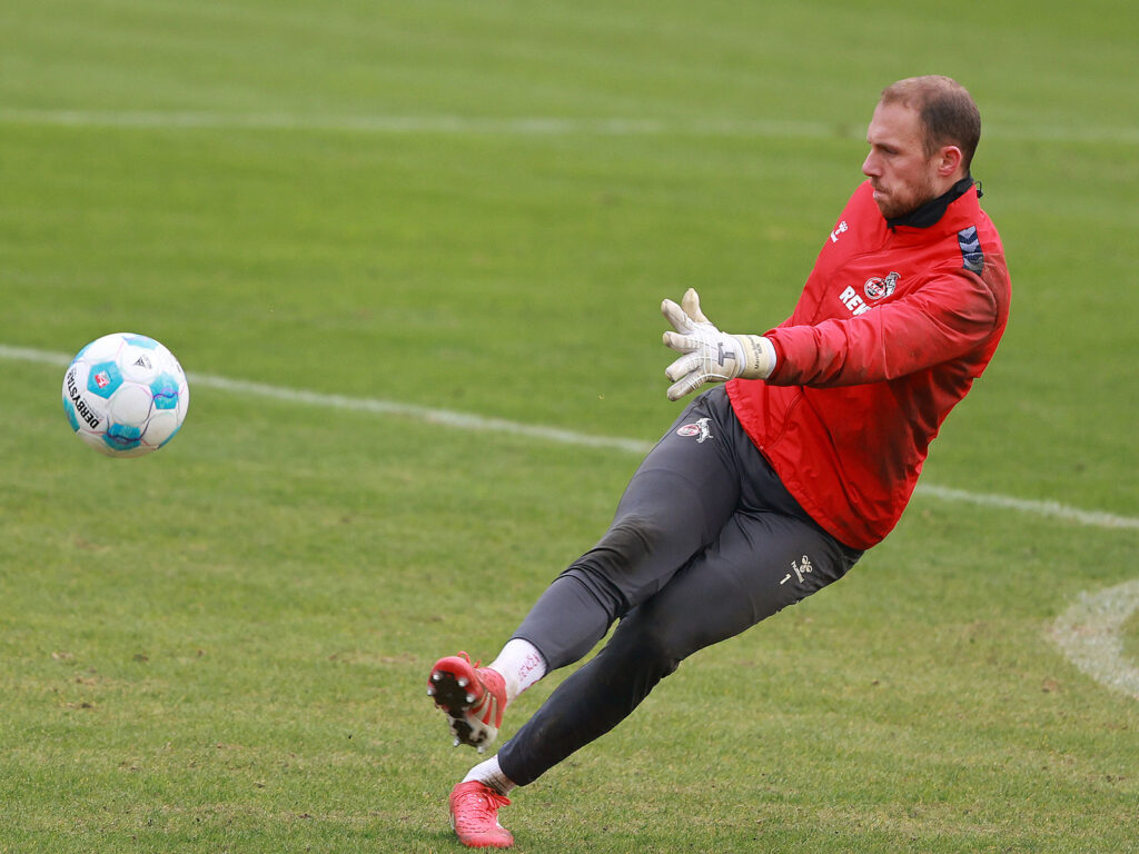 Marvin Schwäbe beim Training des 1. FC Köln