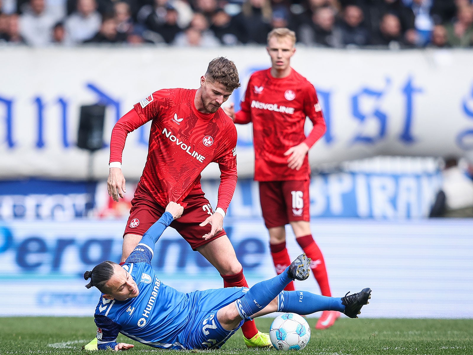 Duell zwischen dem 1. FC Magdeburg und dem 1. FC Kaiserslautern