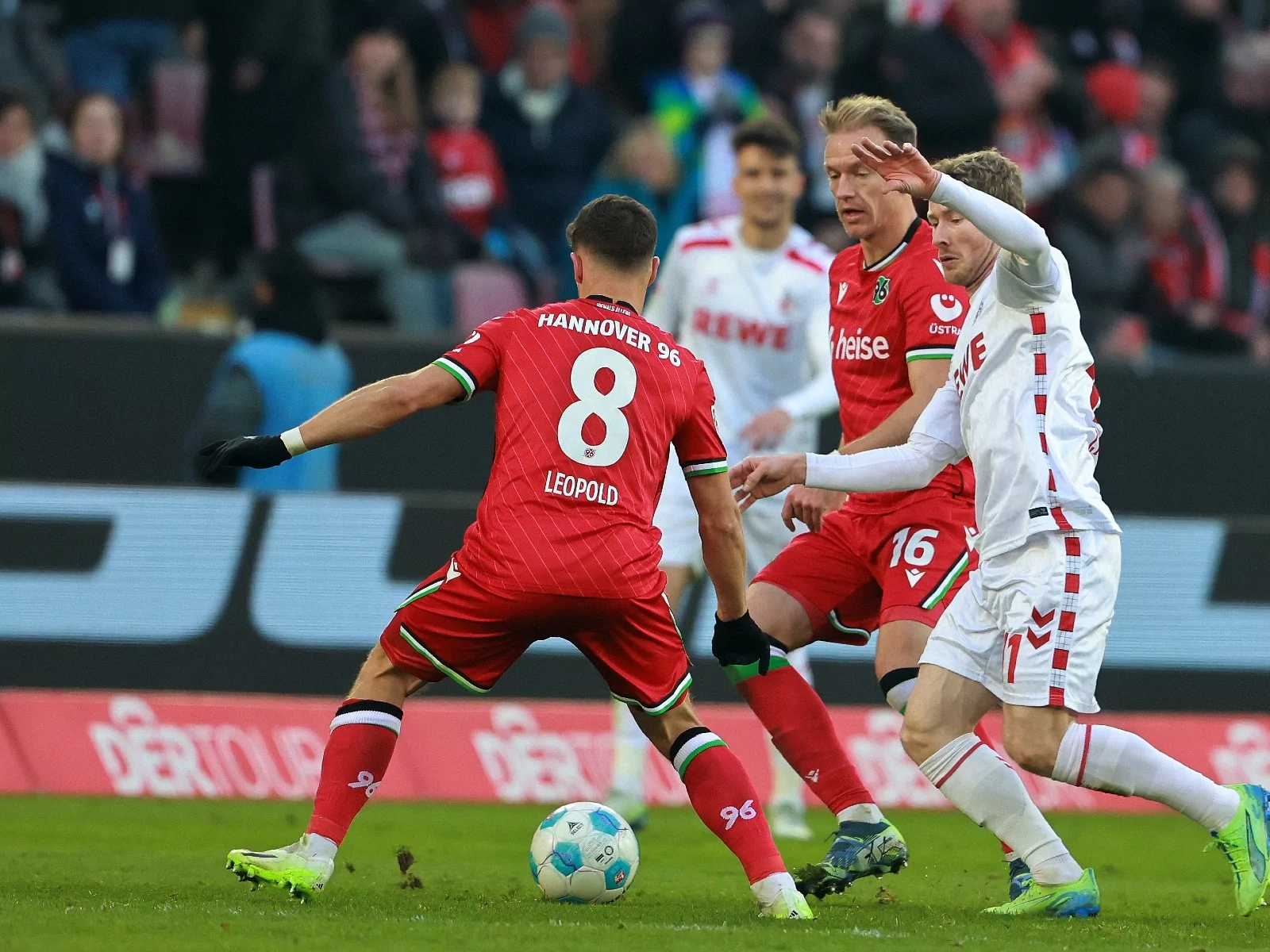 Florian Kainz im Duell gegen Hannover.