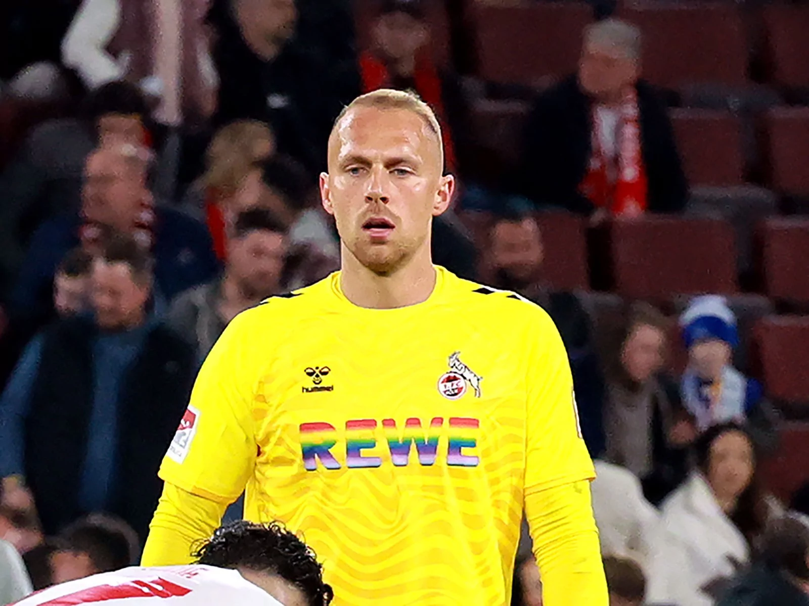 Marvin Schwäbe vom 1. FC Köln ist enttäuscht