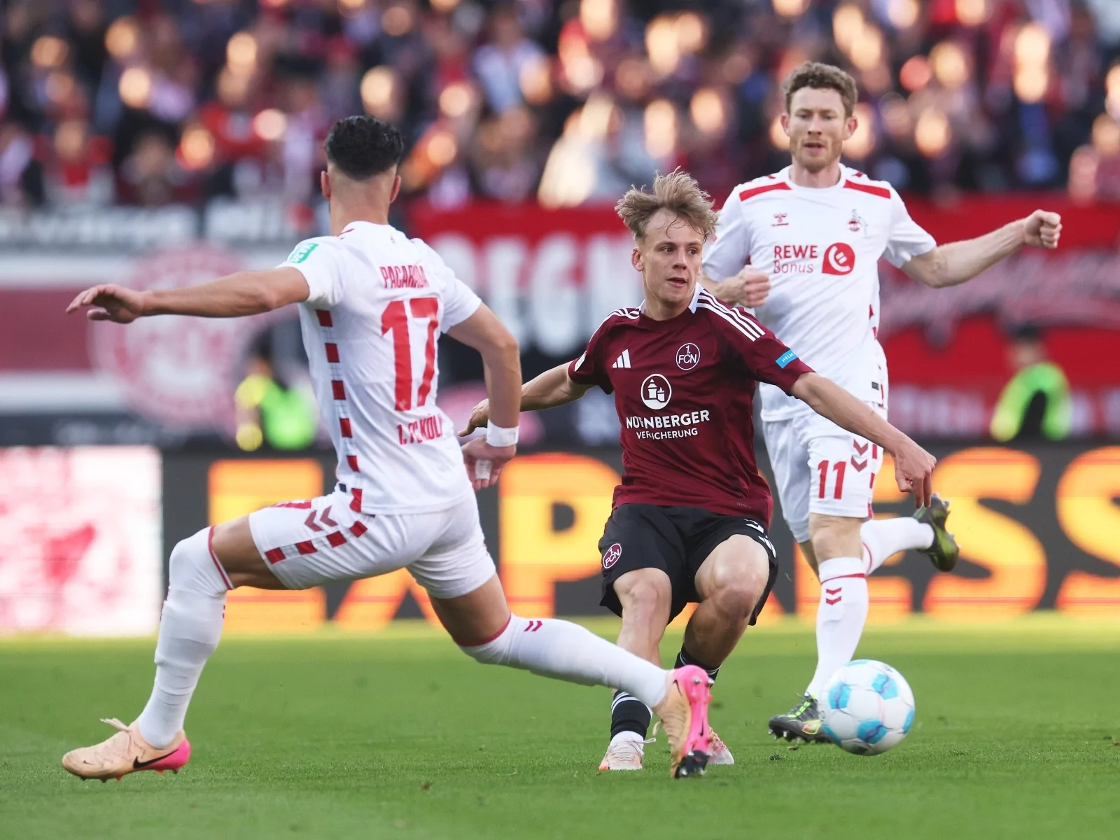Leart Pacarada und Florian Kainz im Duell gegen Nürnberg (Foto: Alexander Hassenstein / Getty Images)
