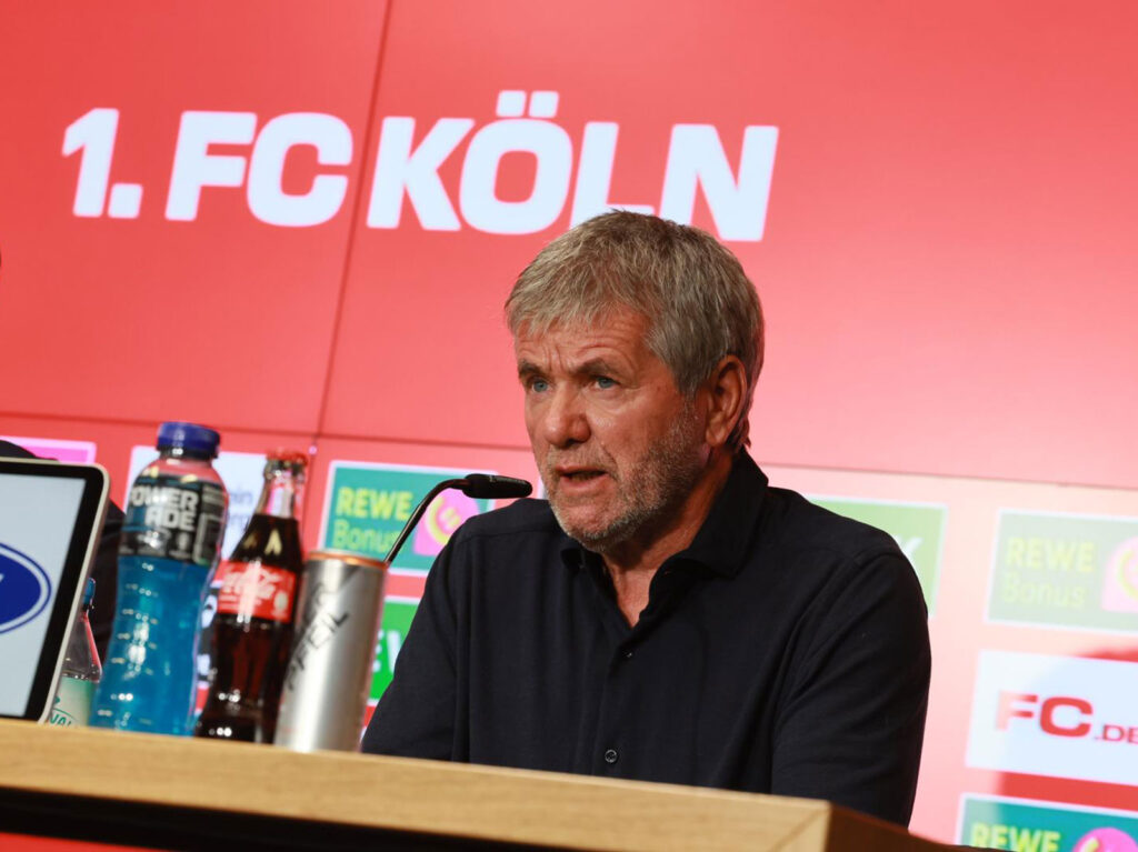 Friedhelm Funkel bei der Pressekonferenz beim 1. FC Köln