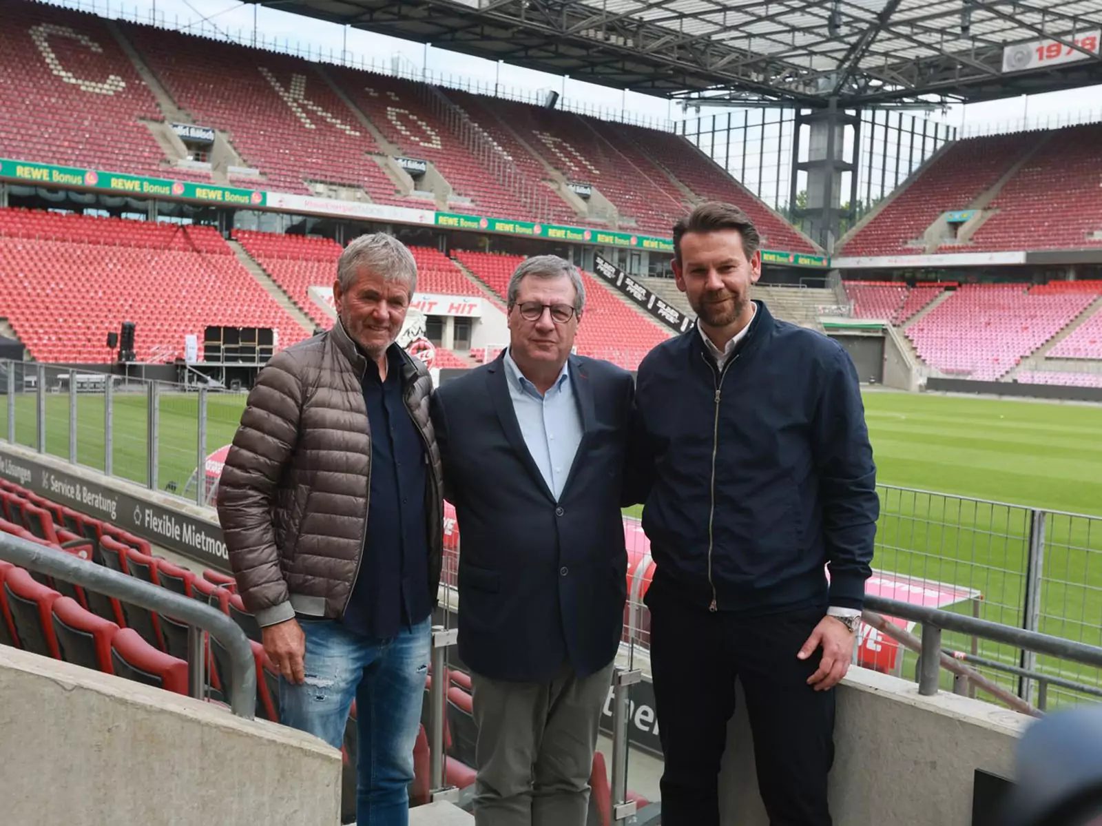 Friedhelm Funkel, Werner Wolf und Thomas Kessler im Stadion des 1. FC Köln