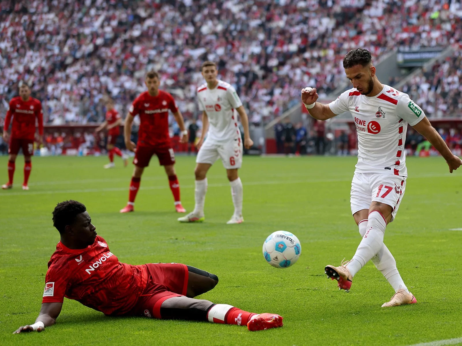 Ragnar Ache im Spiel gegen seinen künftigen Club, den 1. FC Köln