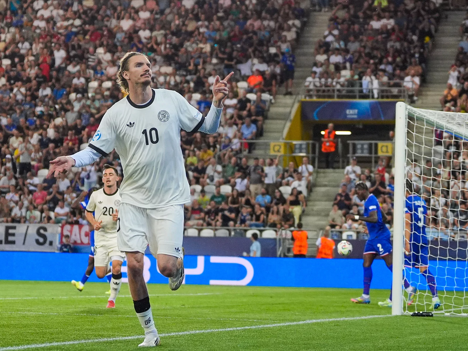 Nick Woltemade trifft fรผr die Deutsche U21 gegen Frankreich (Foto: Christian Hofer/Getty Images)