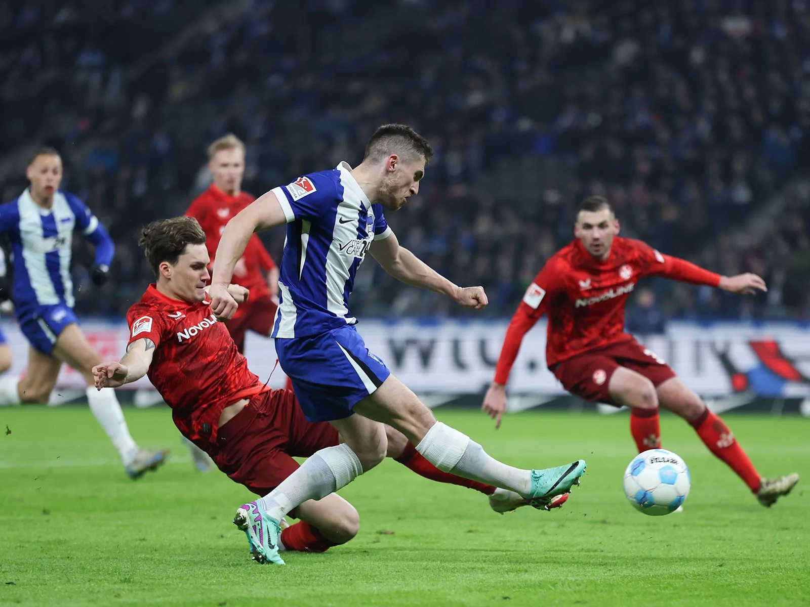 Jonjoe Kenny soll beim 1. FC Köln im Gespräch sein