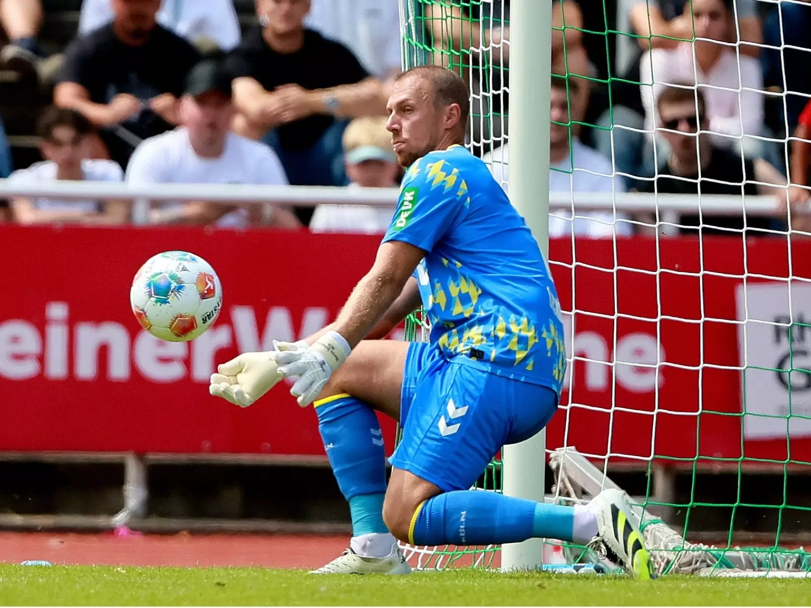 Marvin Schwäbe im Testspiel gegen Bergisch Gladbach